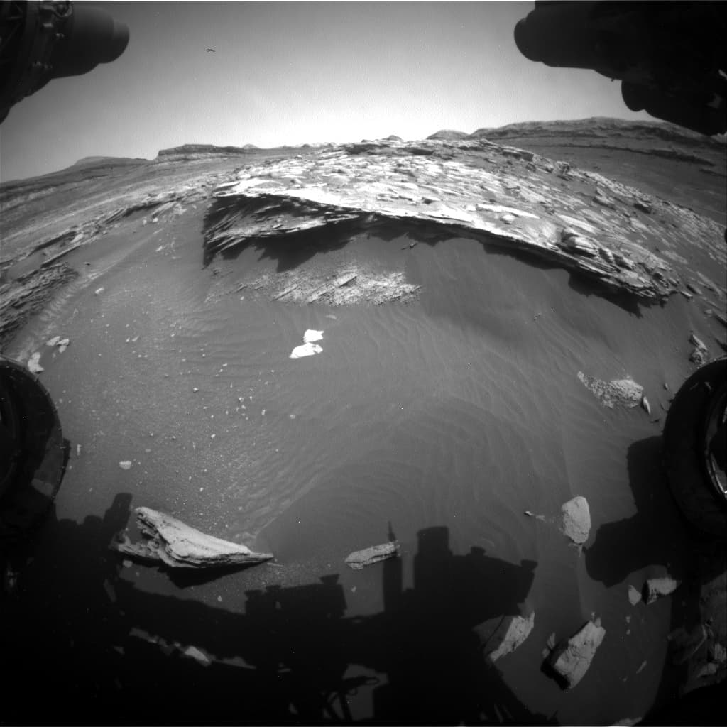 Mars image captured by FHAZ_RIGHT_B on Curiosity