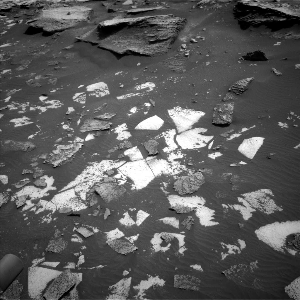 Mars image captured by NAV_LEFT_B on Curiosity