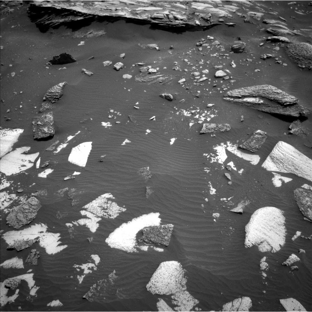 Mars image captured by NAV_LEFT_B on Curiosity