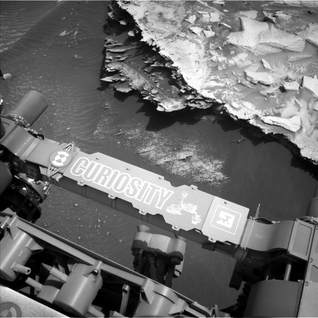Mars image captured by NAV_LEFT_B on Curiosity