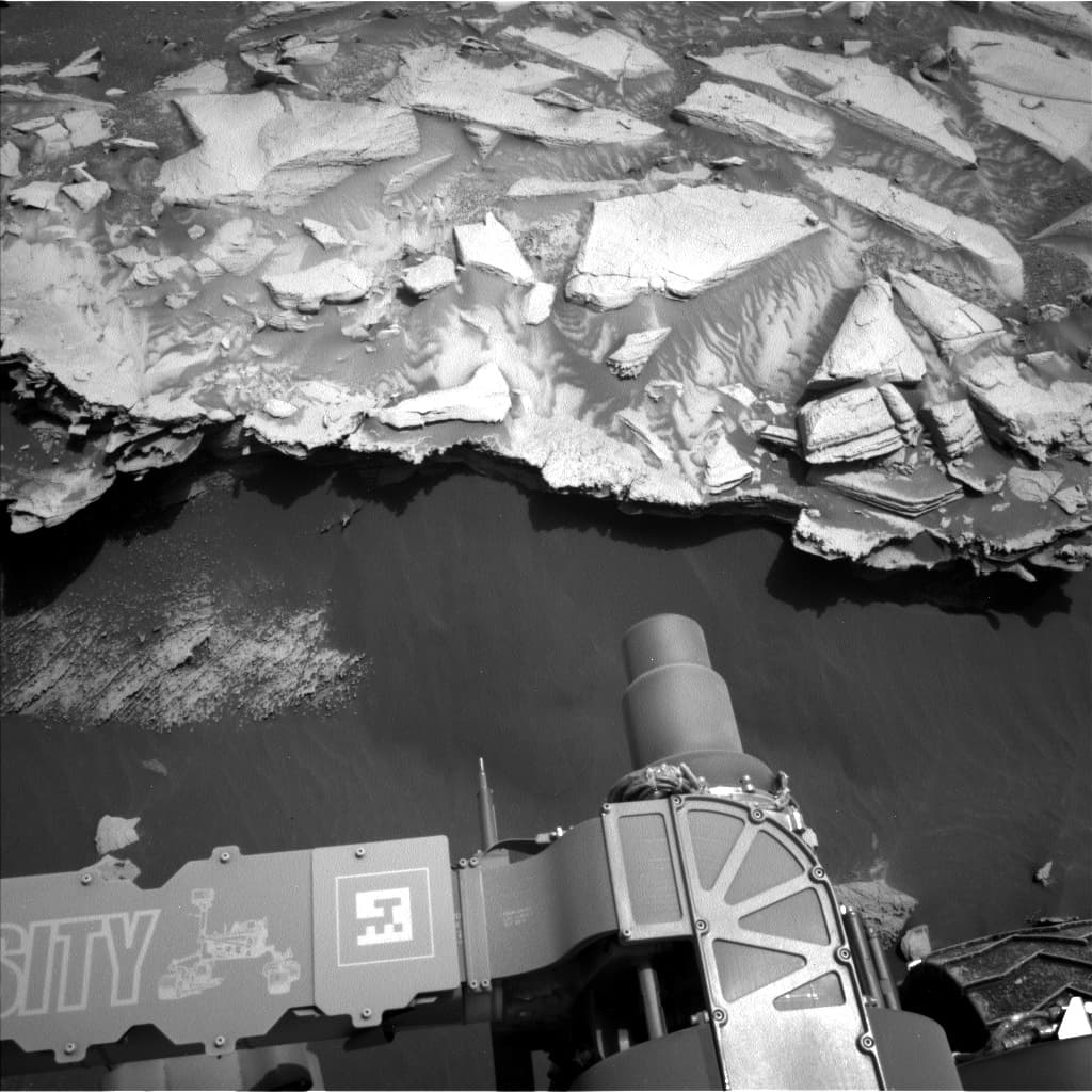 Mars image captured by NAV_LEFT_B on Curiosity