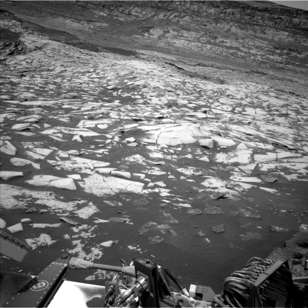 Mars image captured by NAV_LEFT_B on Curiosity