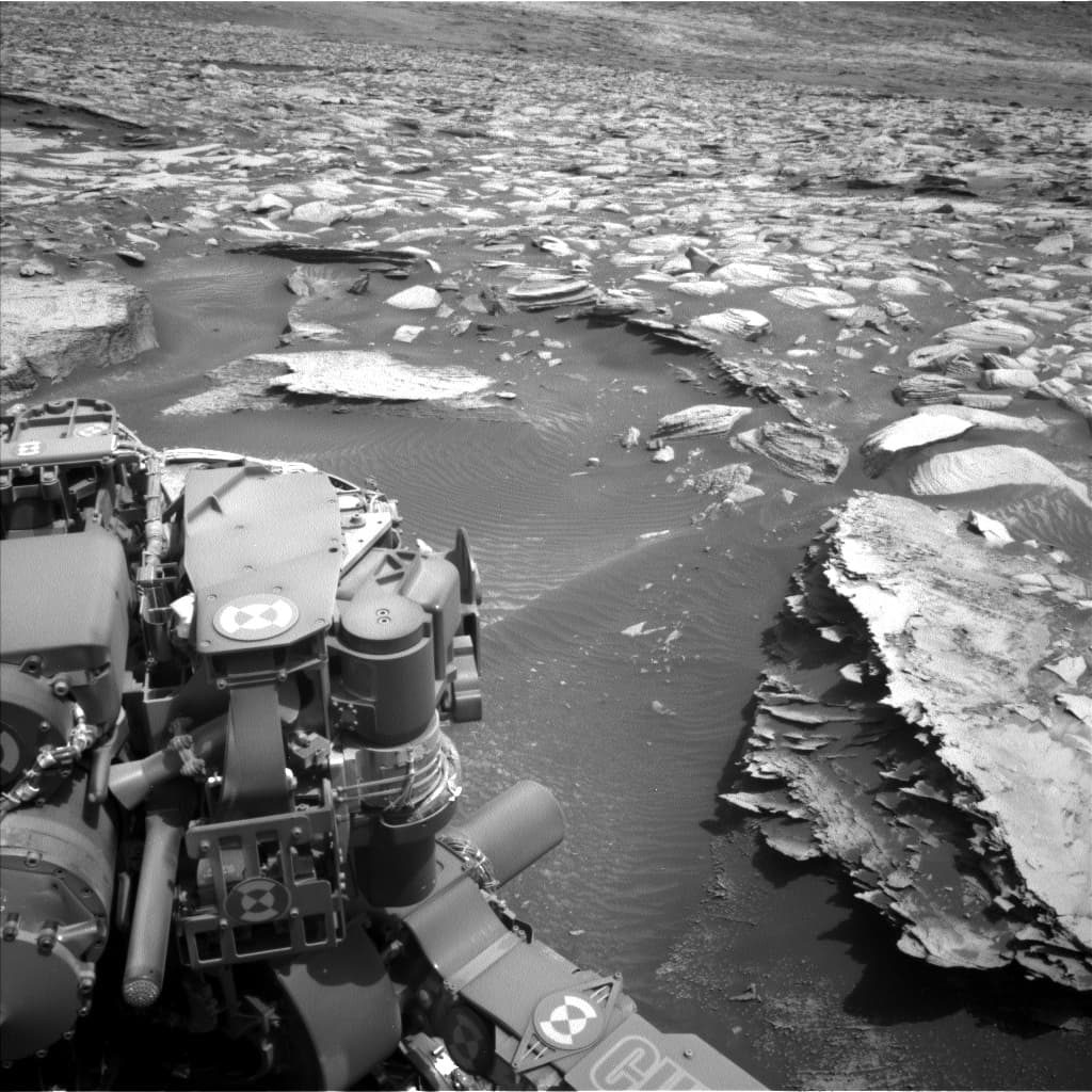 Mars image captured by NAV_LEFT_B on Curiosity