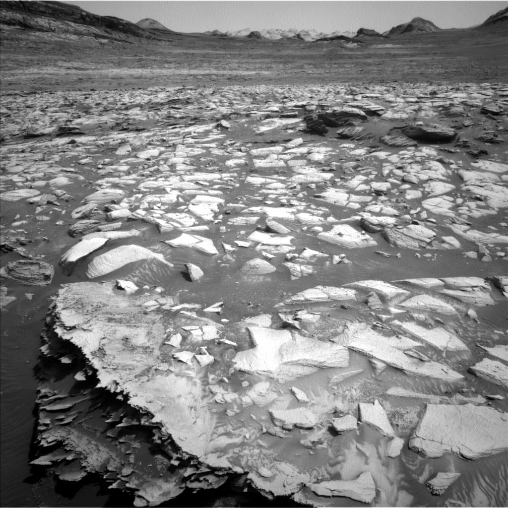 Mars image captured by NAV_LEFT_B on Curiosity