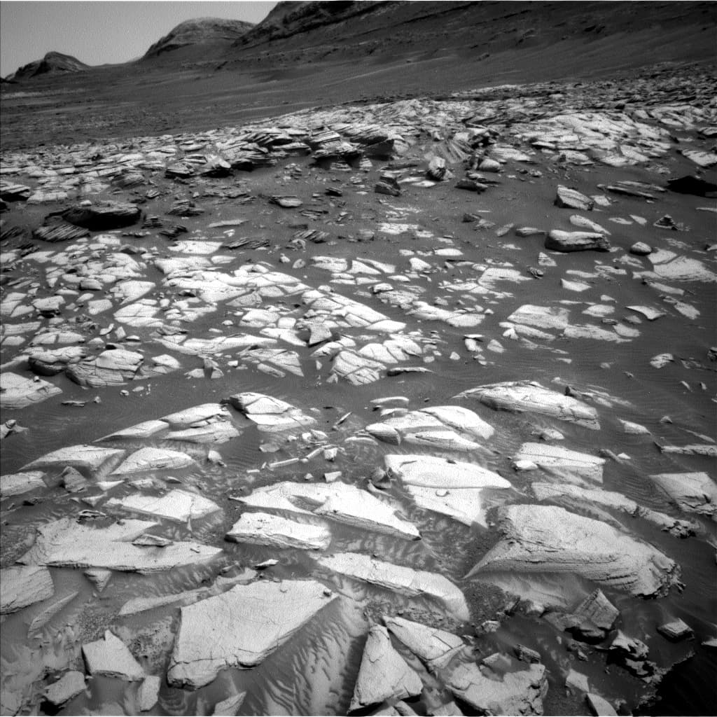 Mars image captured by NAV_LEFT_B on Curiosity