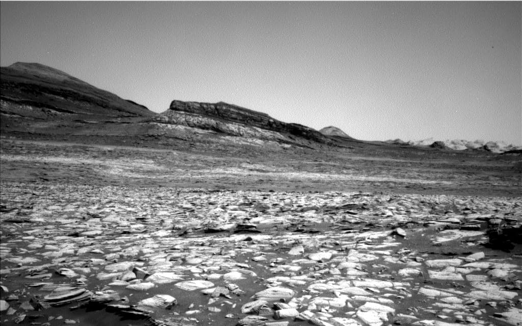 Mars image captured by NAV_LEFT_B on Curiosity