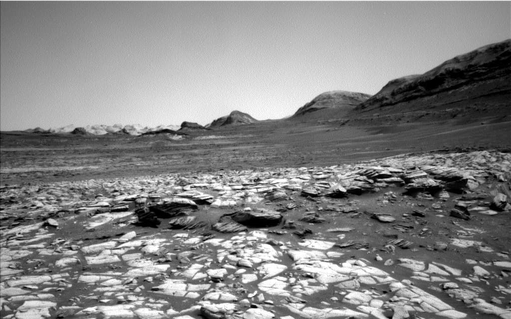 Mars image captured by NAV_LEFT_B on Curiosity
