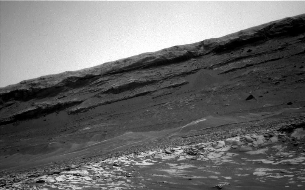 Mars image captured by NAV_LEFT_B on Curiosity