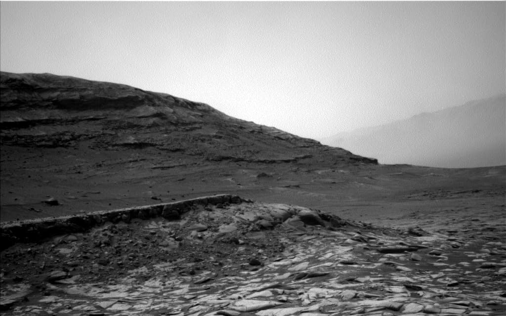 Mars image captured by NAV_LEFT_B on Curiosity