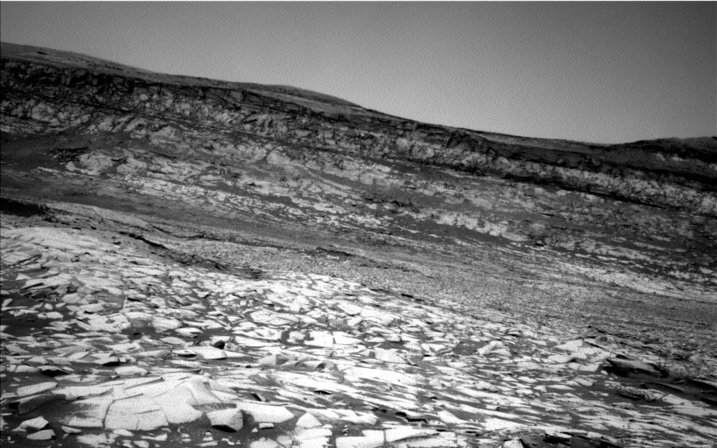 Mars image captured by NAV_LEFT_B on Curiosity