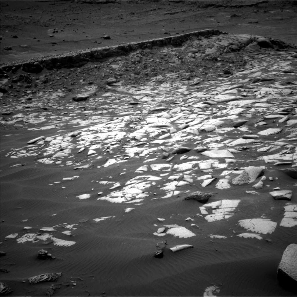 Mars image captured by NAV_LEFT_B on Curiosity