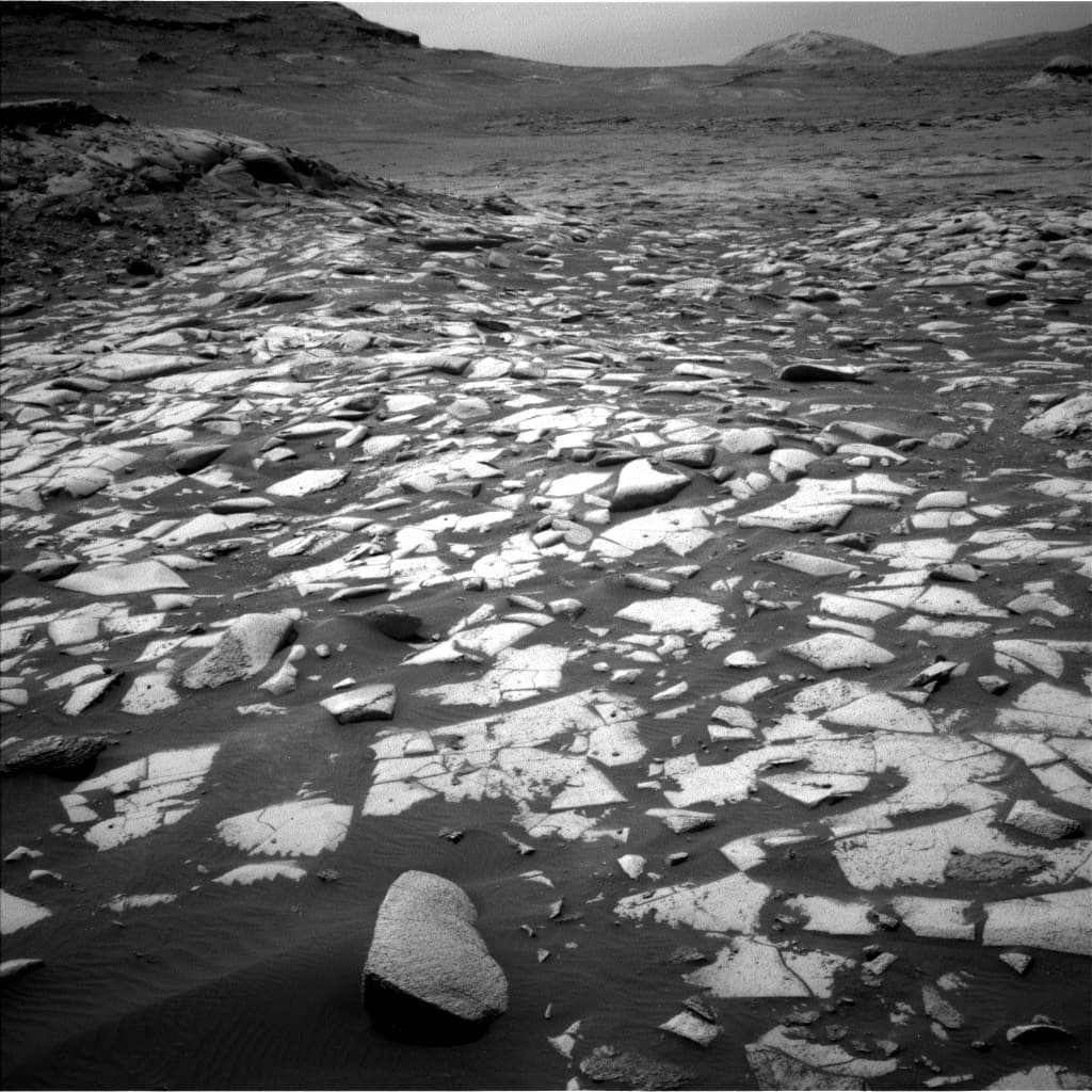 Mars image captured by NAV_LEFT_B on Curiosity