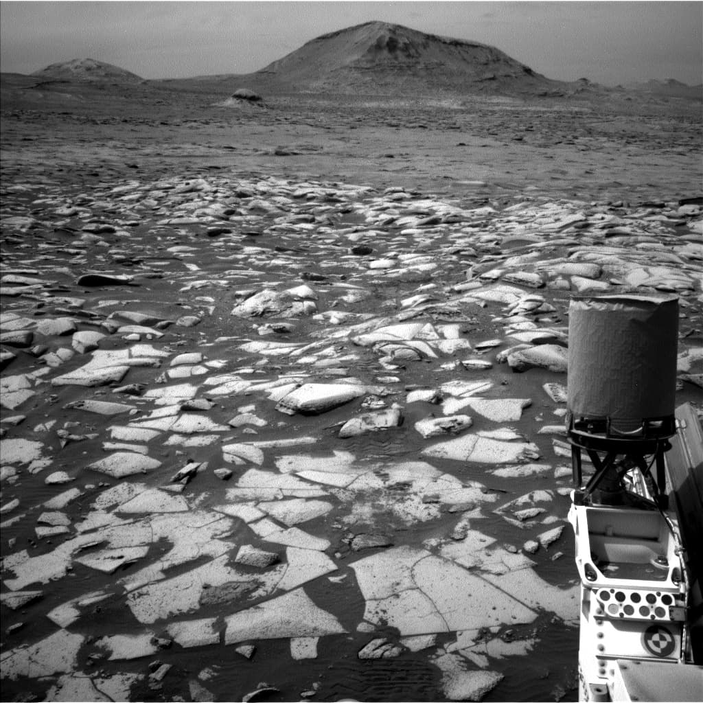 Mars image captured by NAV_LEFT_B on Curiosity