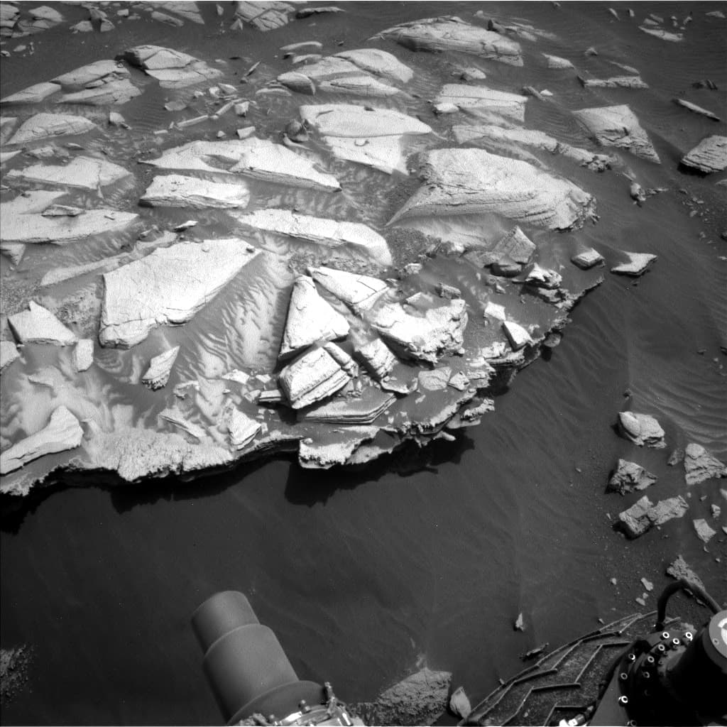Mars image captured by NAV_LEFT_B on Curiosity