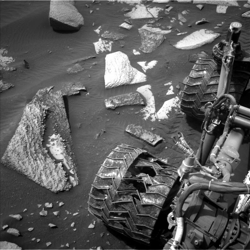 Mars image captured by NAV_LEFT_B on Curiosity