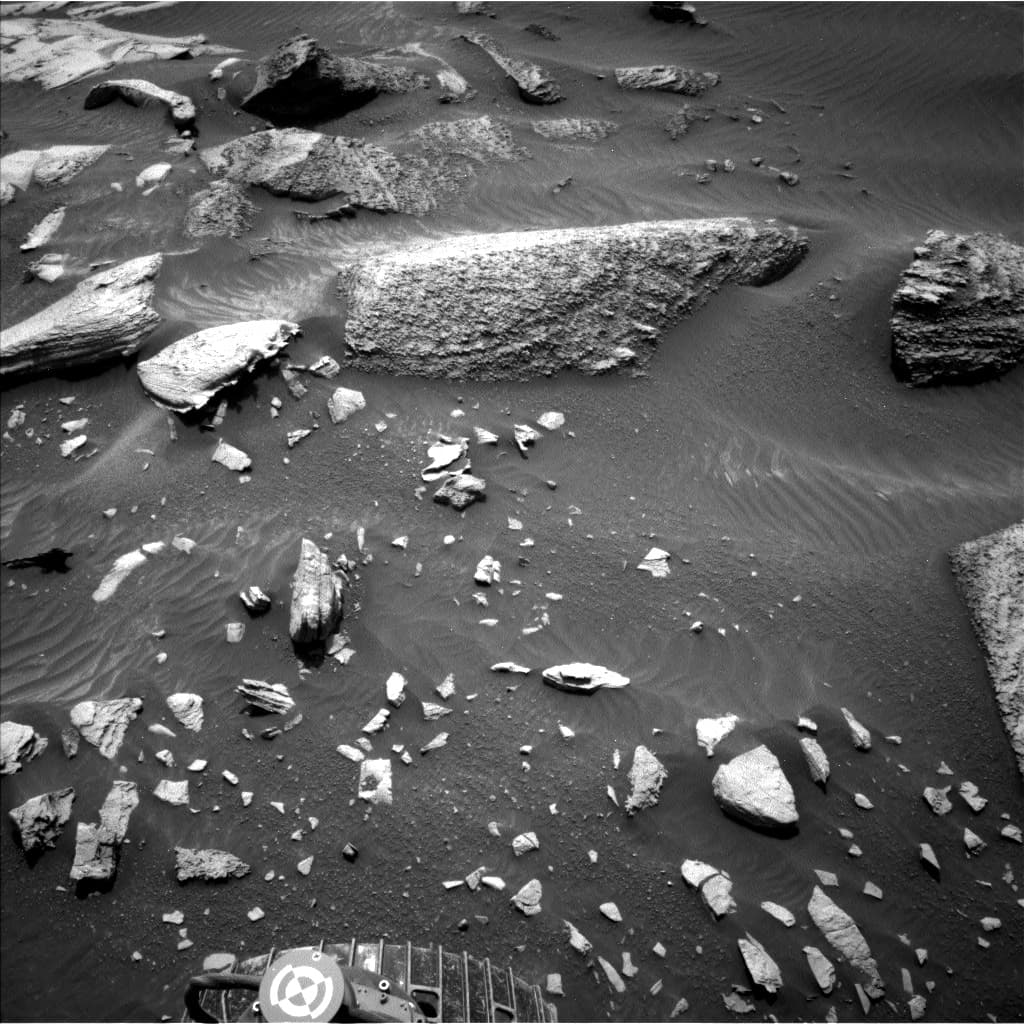 Mars image captured by NAV_LEFT_B on Curiosity