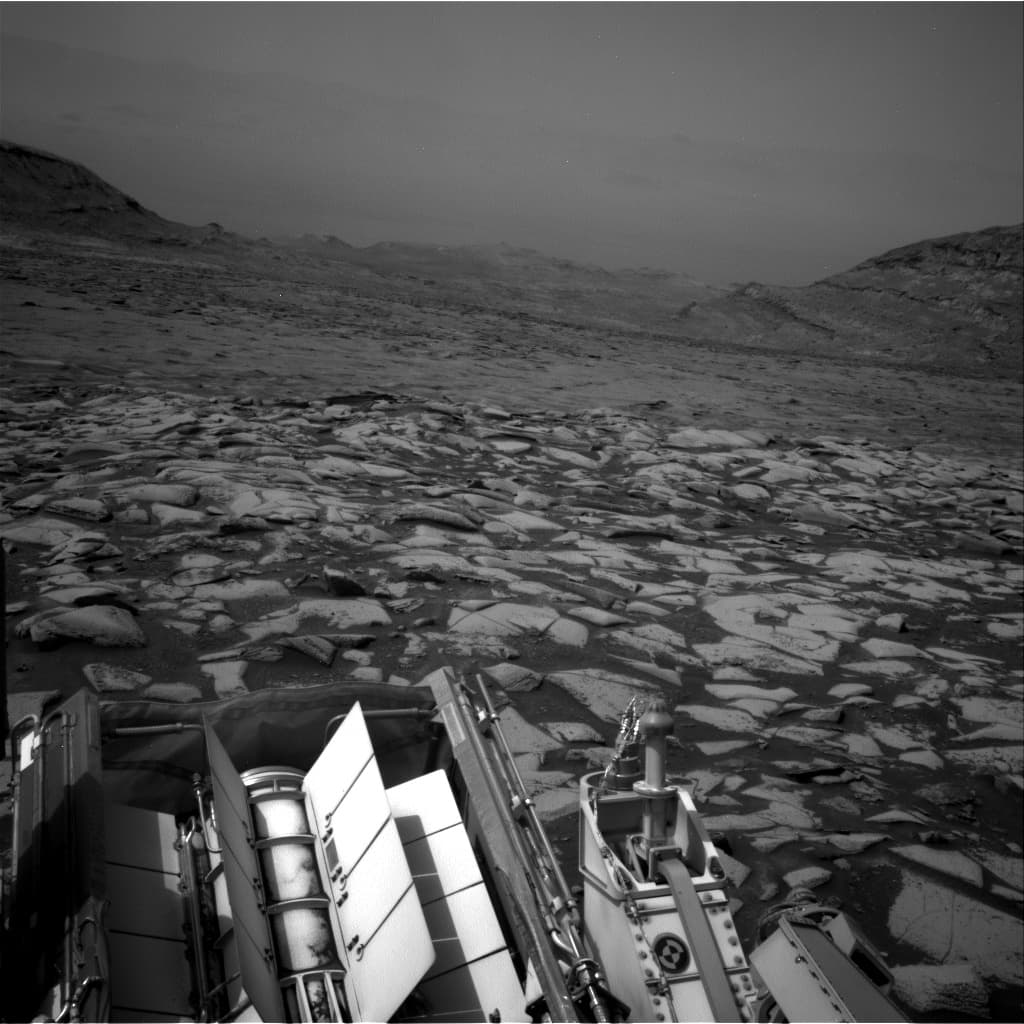 Mars image captured by NAV_RIGHT_B on Curiosity
