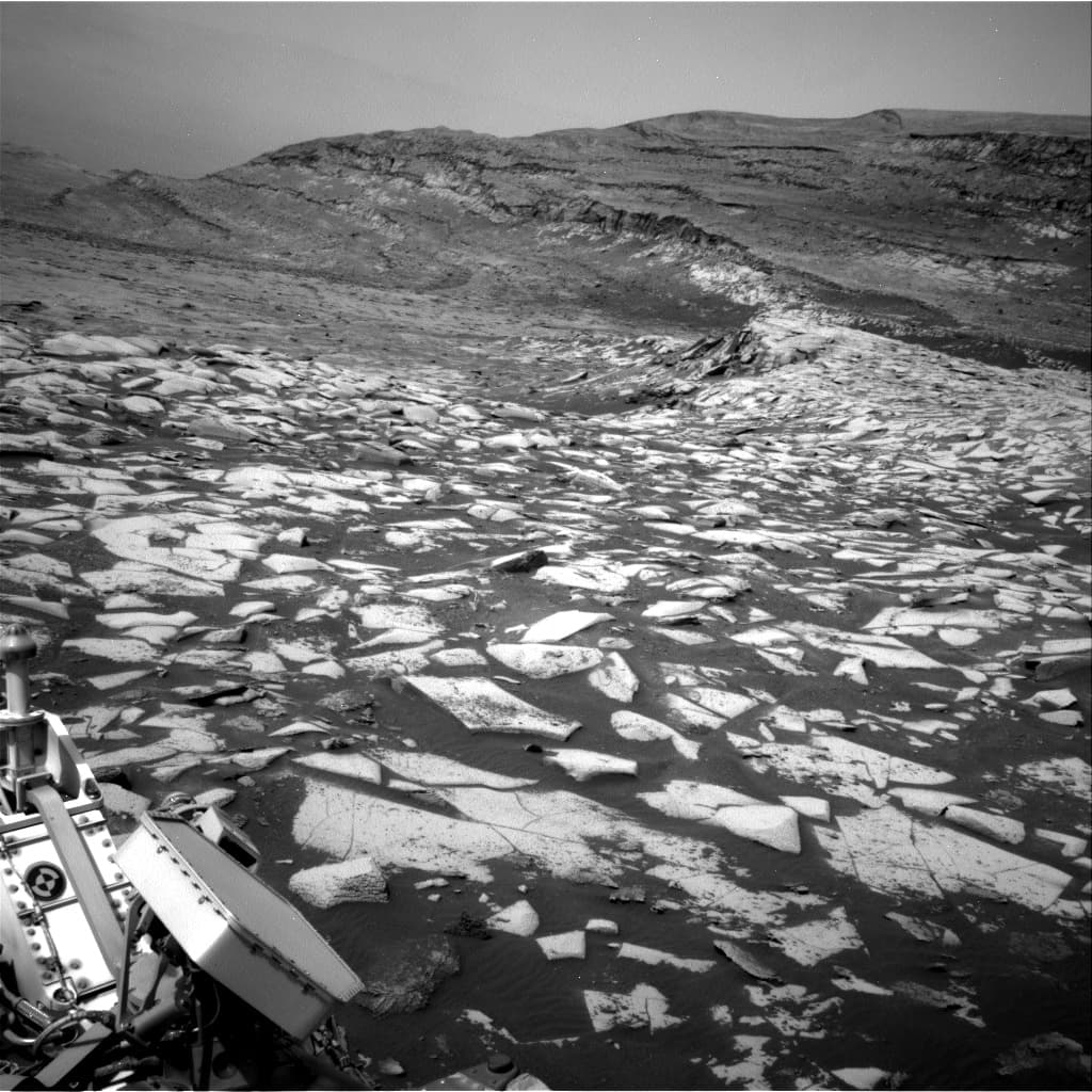 Mars image captured by NAV_RIGHT_B on Curiosity