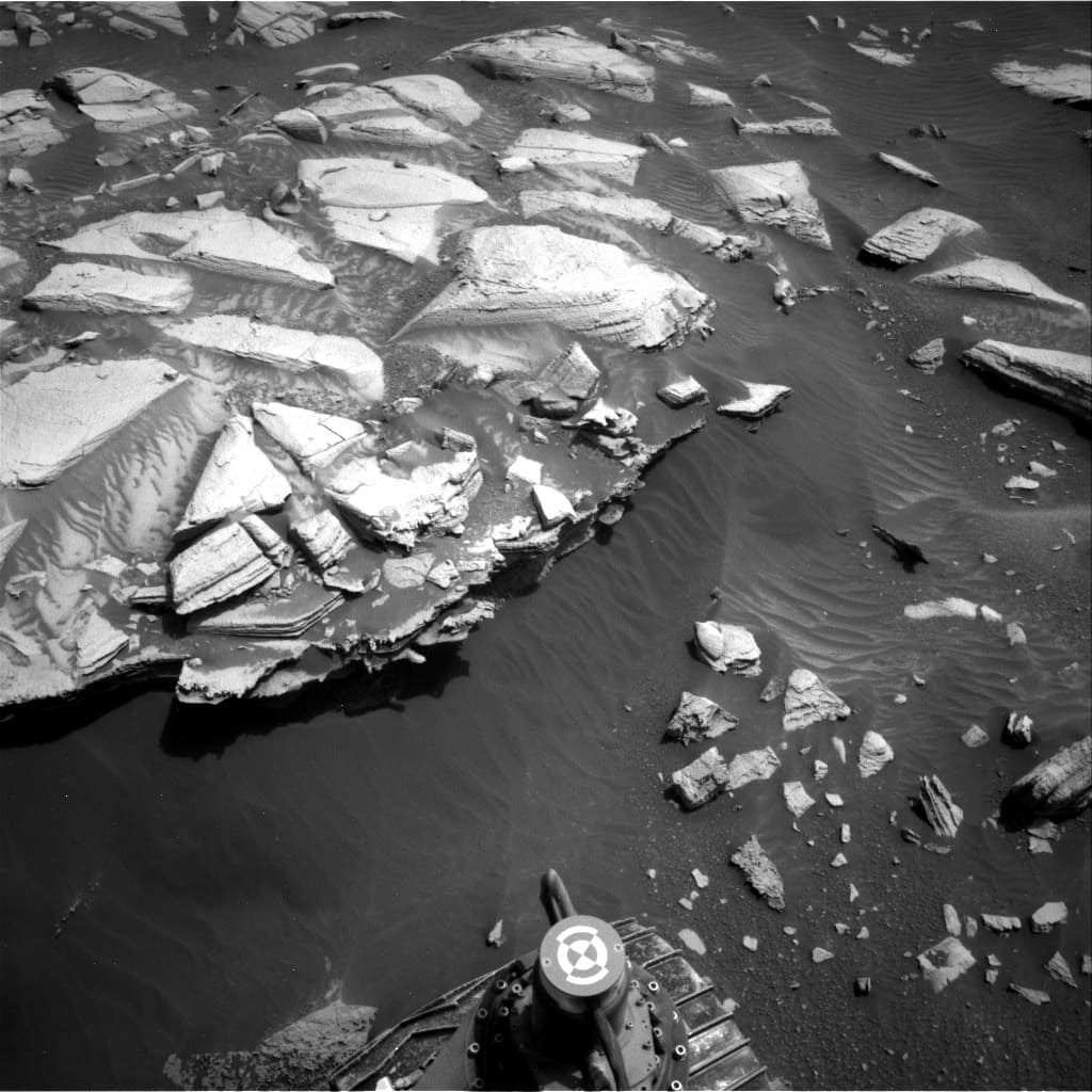 Mars image captured by NAV_RIGHT_B on Curiosity