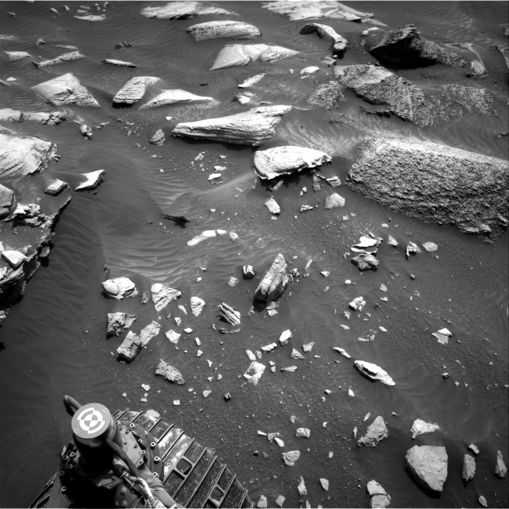 Mars image captured by NAV_RIGHT_B on Curiosity