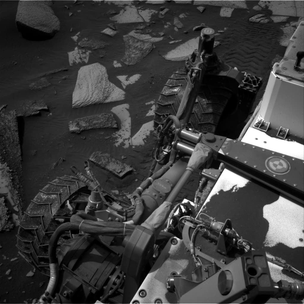 Mars image captured by NAV_RIGHT_B on Curiosity