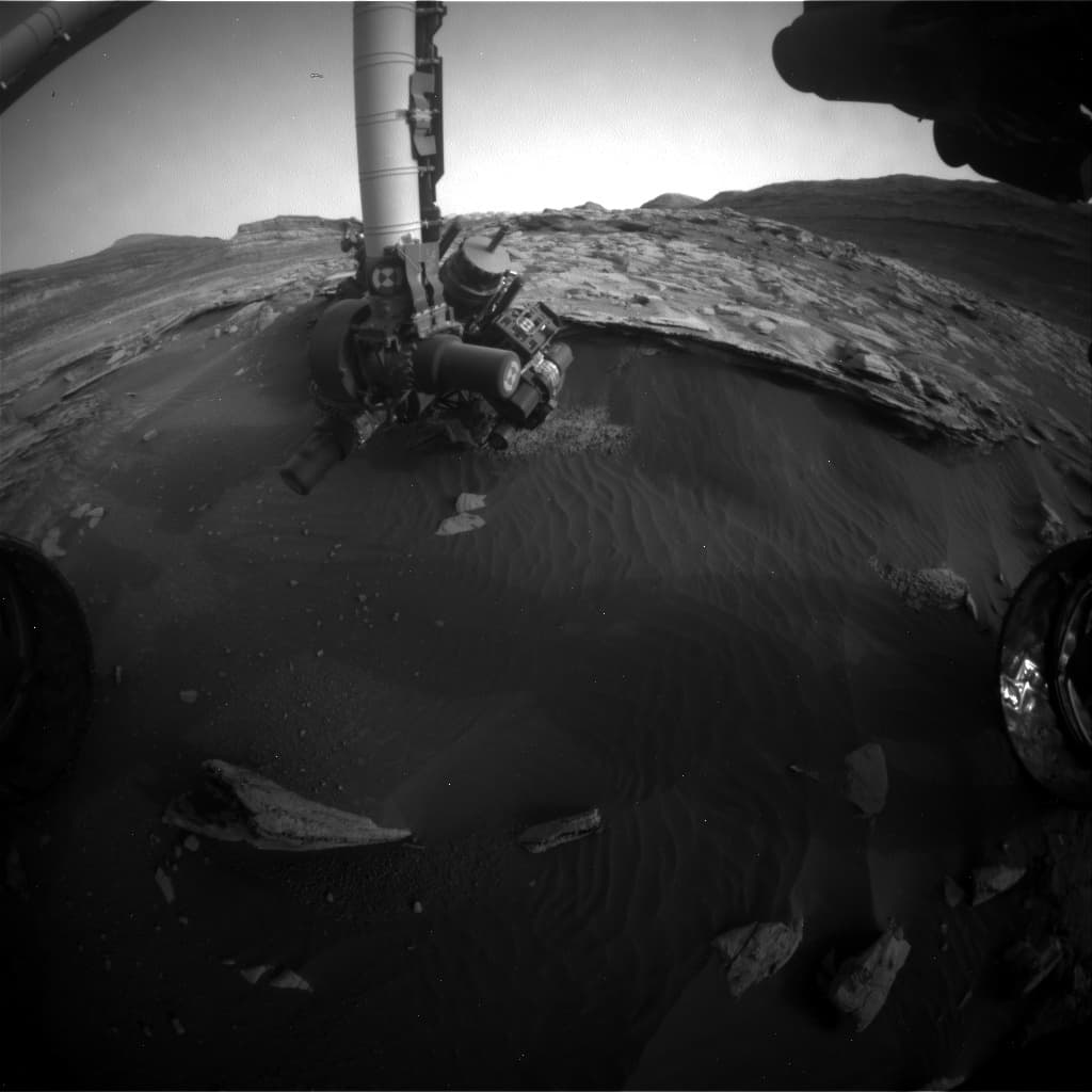 Mars image captured by FHAZ_RIGHT_B on Curiosity