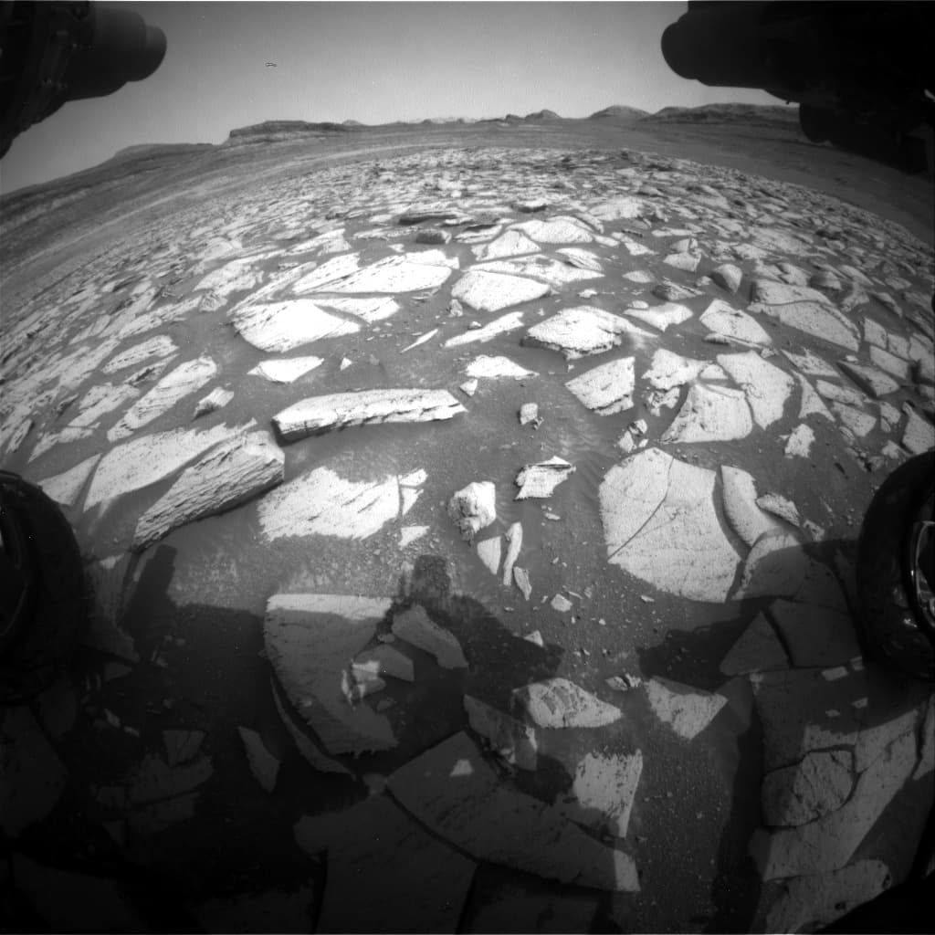 Mars image captured by FHAZ_RIGHT_B on Curiosity