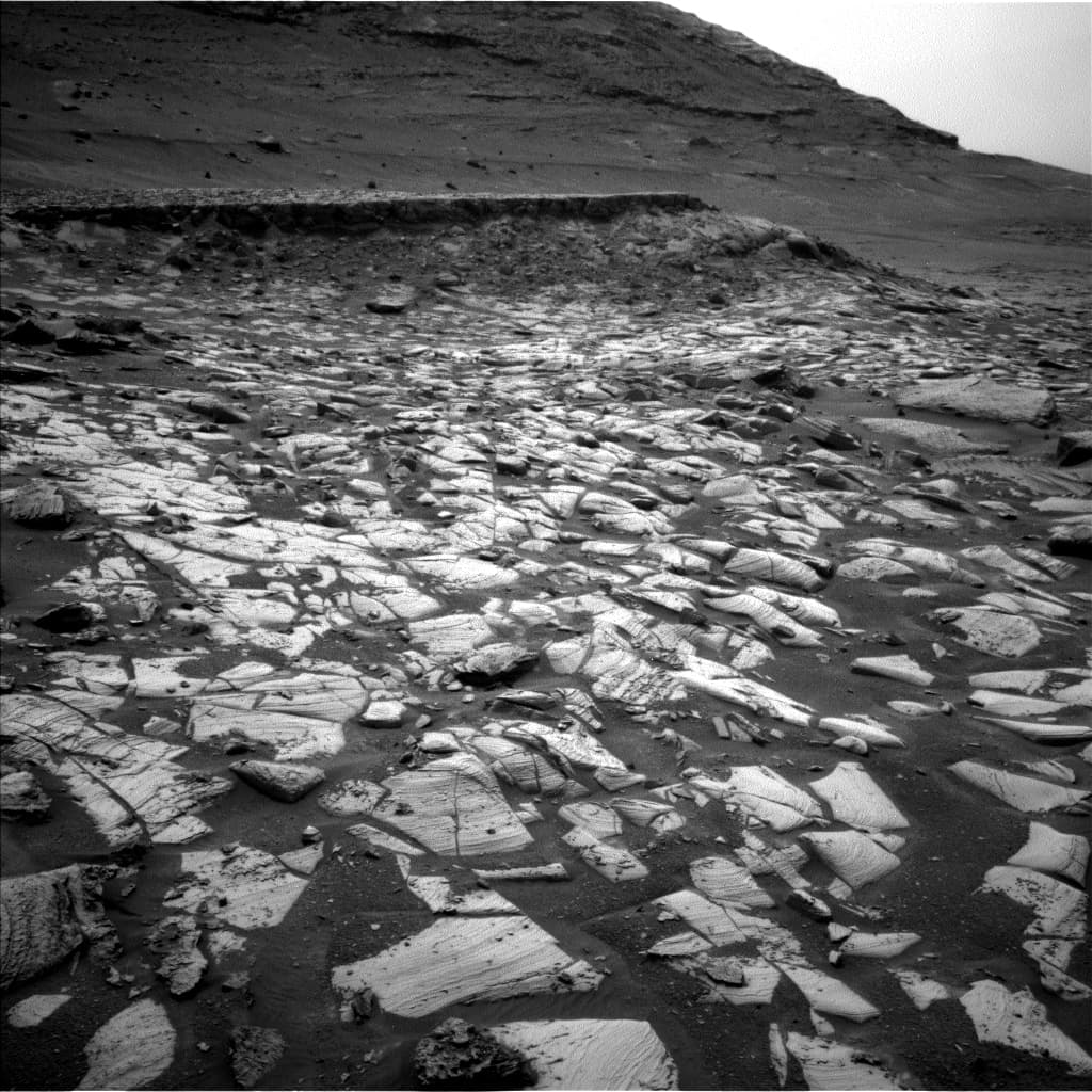 Mars image captured by NAV_LEFT_B on Curiosity