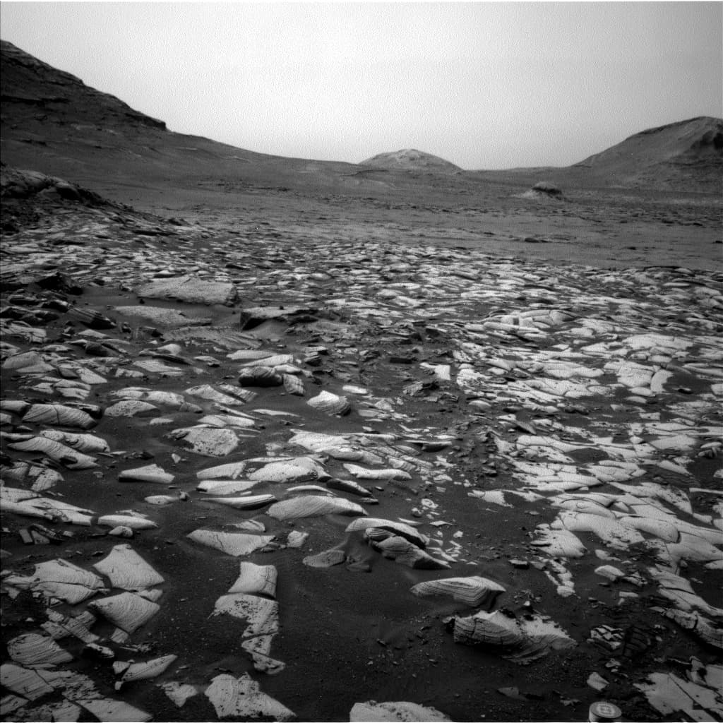 Mars image captured by NAV_LEFT_B on Curiosity