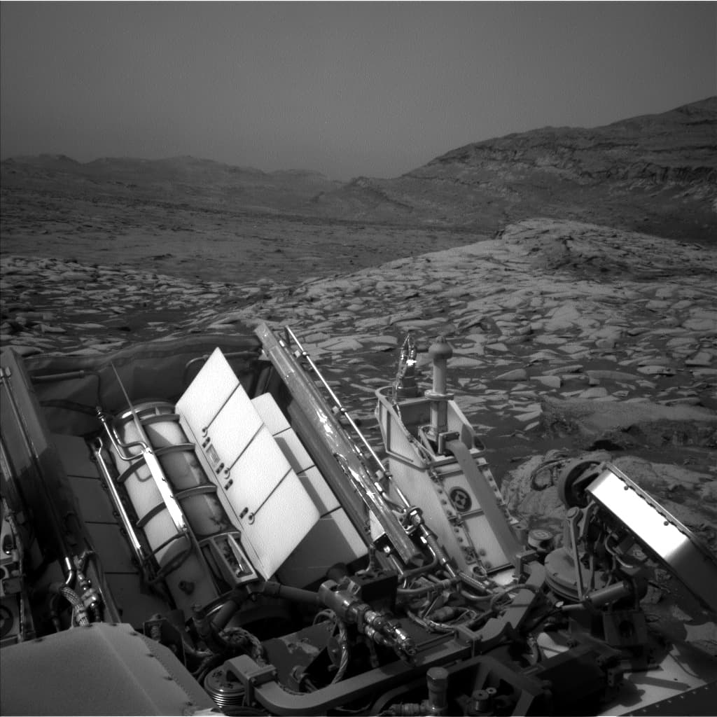 Mars image captured by NAV_LEFT_B on Curiosity