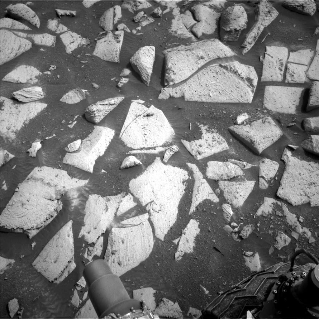 Mars image captured by NAV_LEFT_B on Curiosity