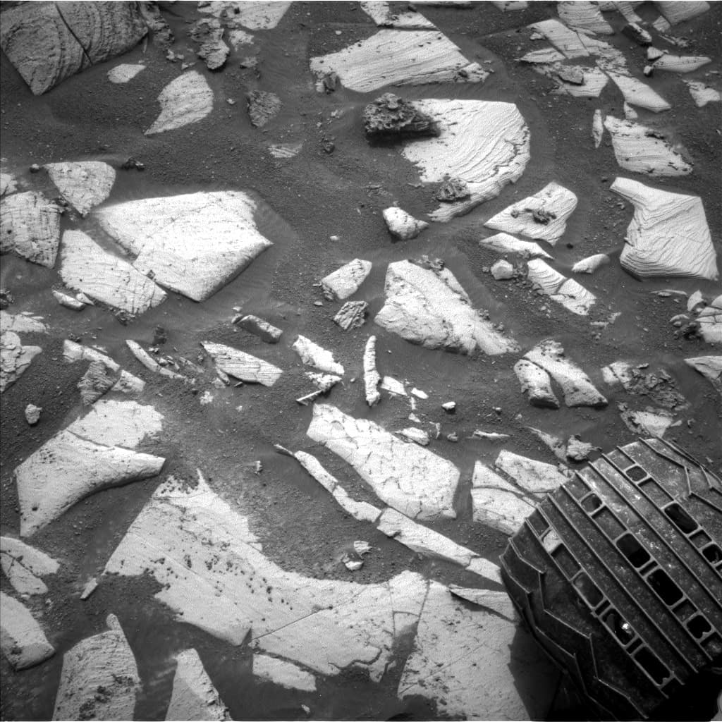 Mars image captured by NAV_LEFT_B on Curiosity