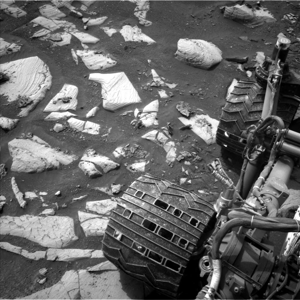 Mars image captured by NAV_LEFT_B on Curiosity