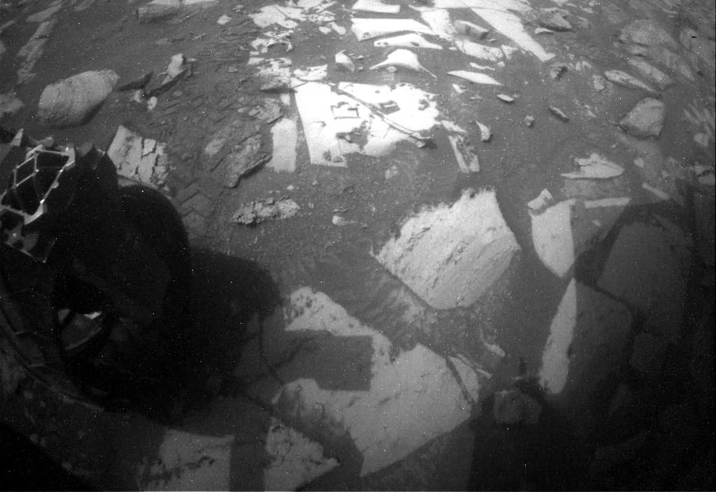 Mars image captured by RHAZ_RIGHT_B on Curiosity