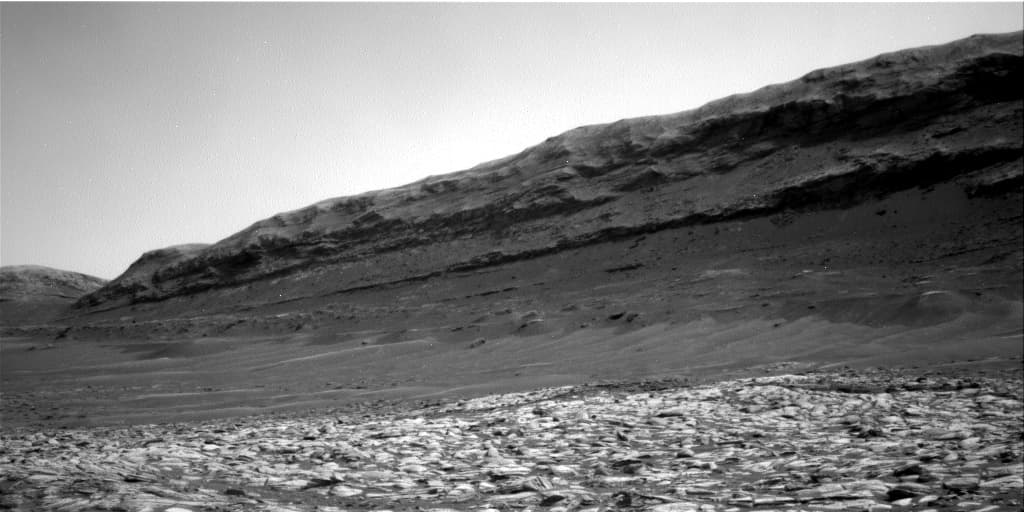 Mars image captured by NAV_RIGHT_B on Curiosity