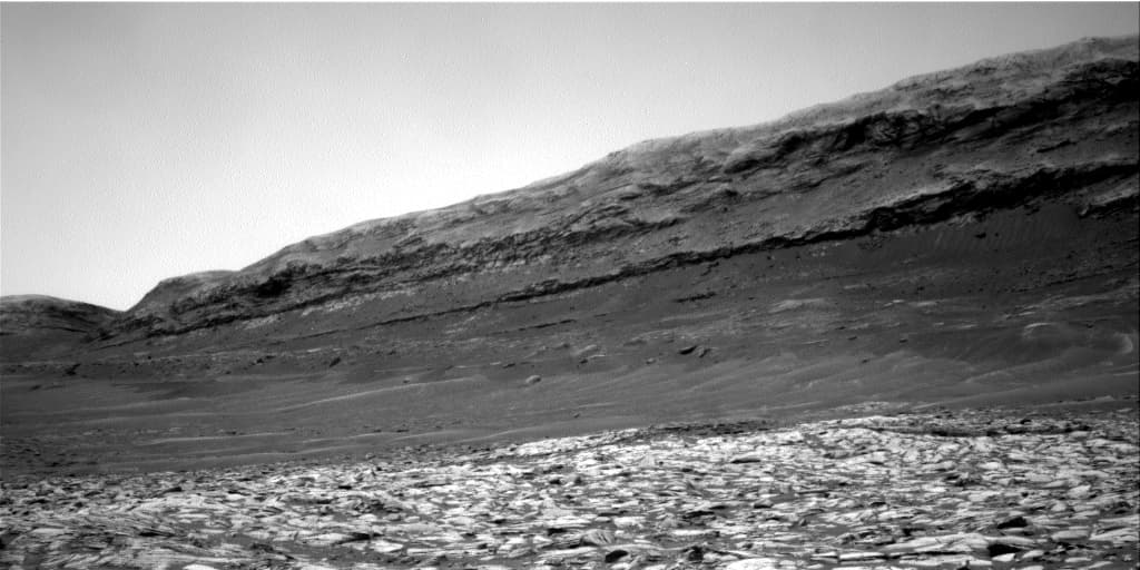 Mars image captured by NAV_RIGHT_B on Curiosity