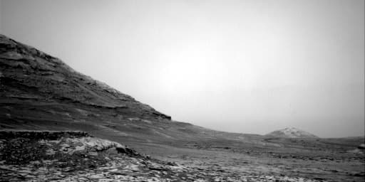 Mars image captured by NAV_RIGHT_B on Curiosity