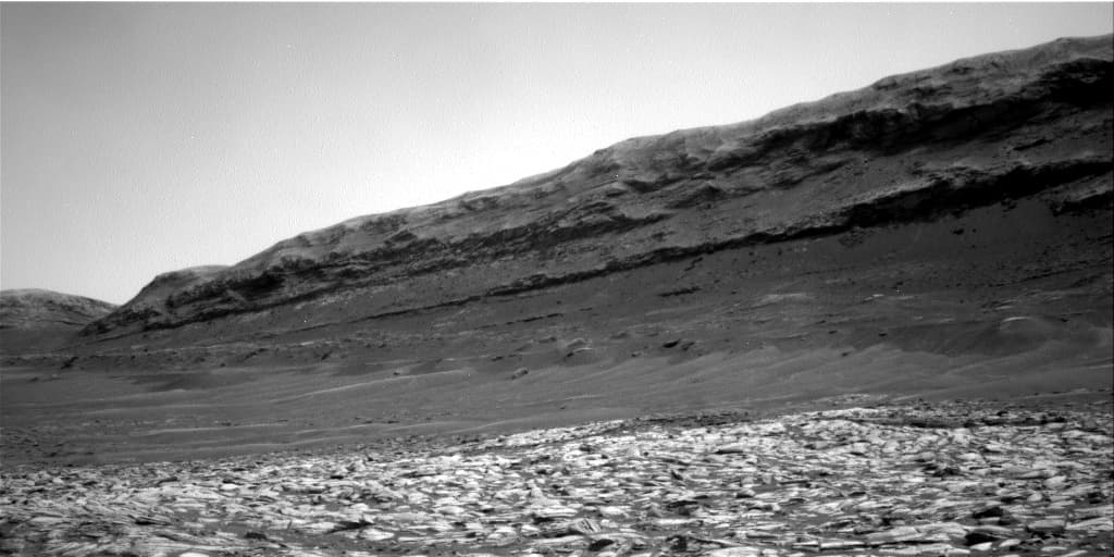 Mars image captured by NAV_RIGHT_B on Curiosity