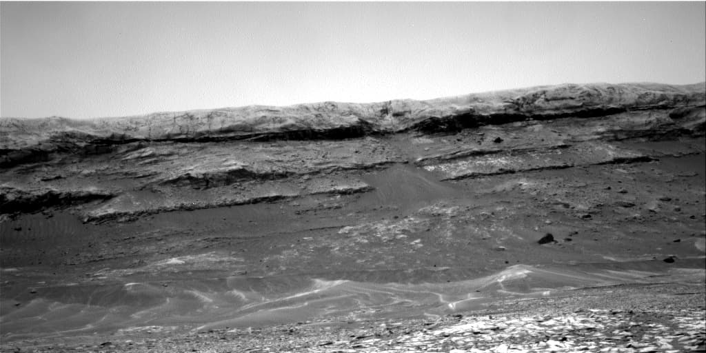 Mars image captured by NAV_RIGHT_B on Curiosity
