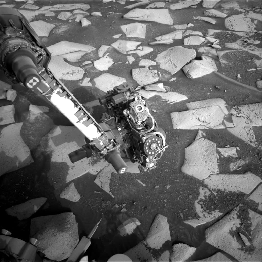 Mars image captured by NAV_RIGHT_B on Curiosity