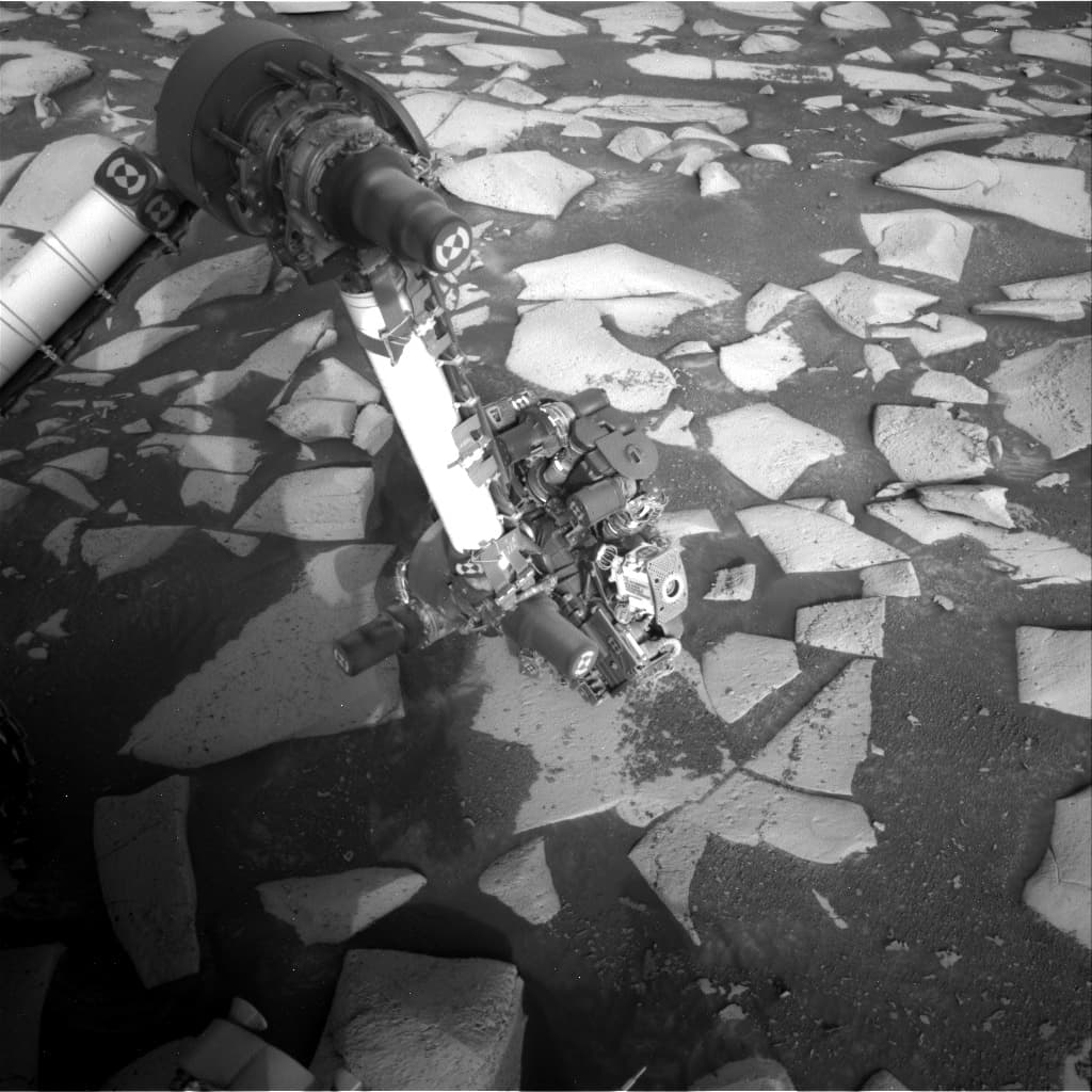 Mars image captured by NAV_RIGHT_B on Curiosity