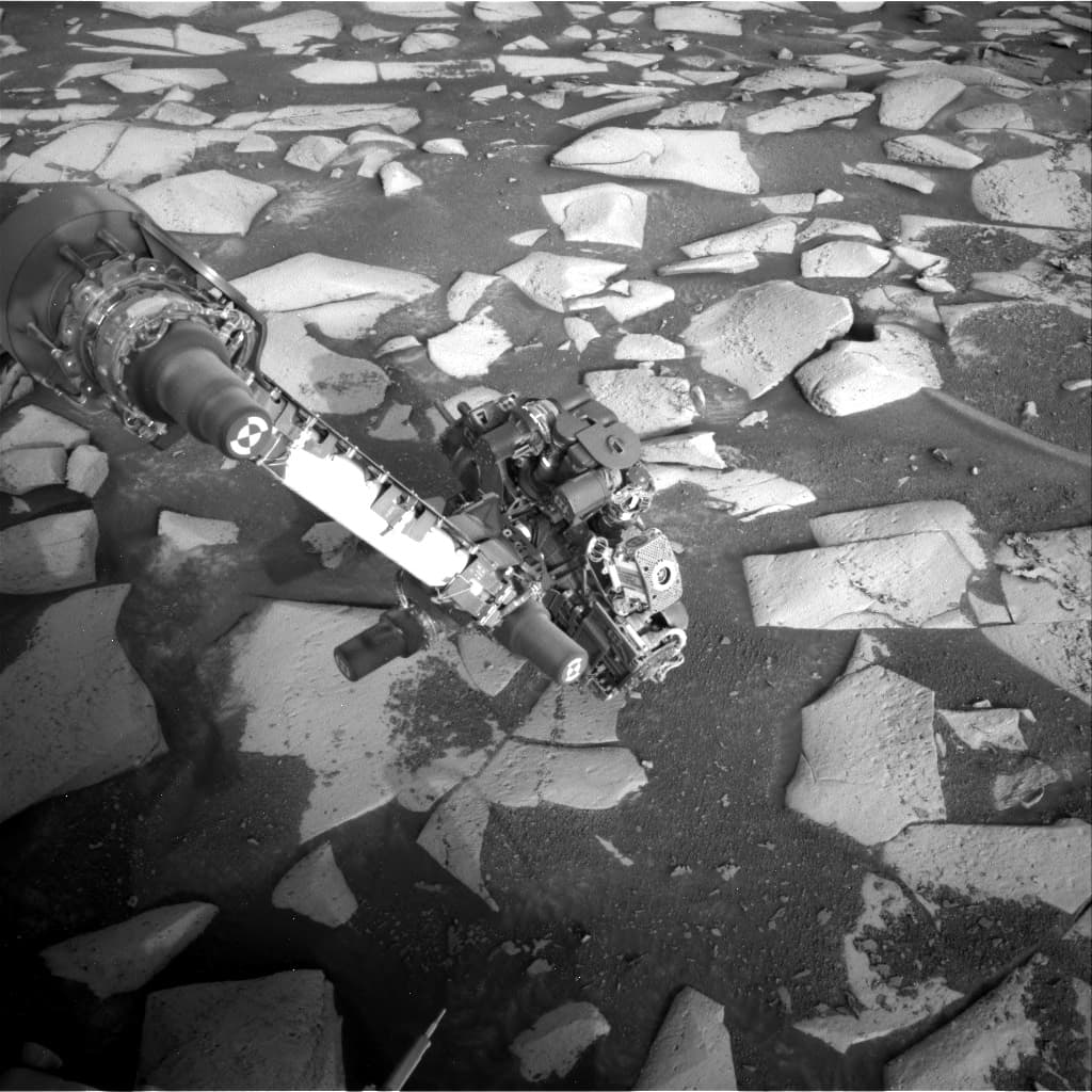 Mars image captured by NAV_RIGHT_B on Curiosity