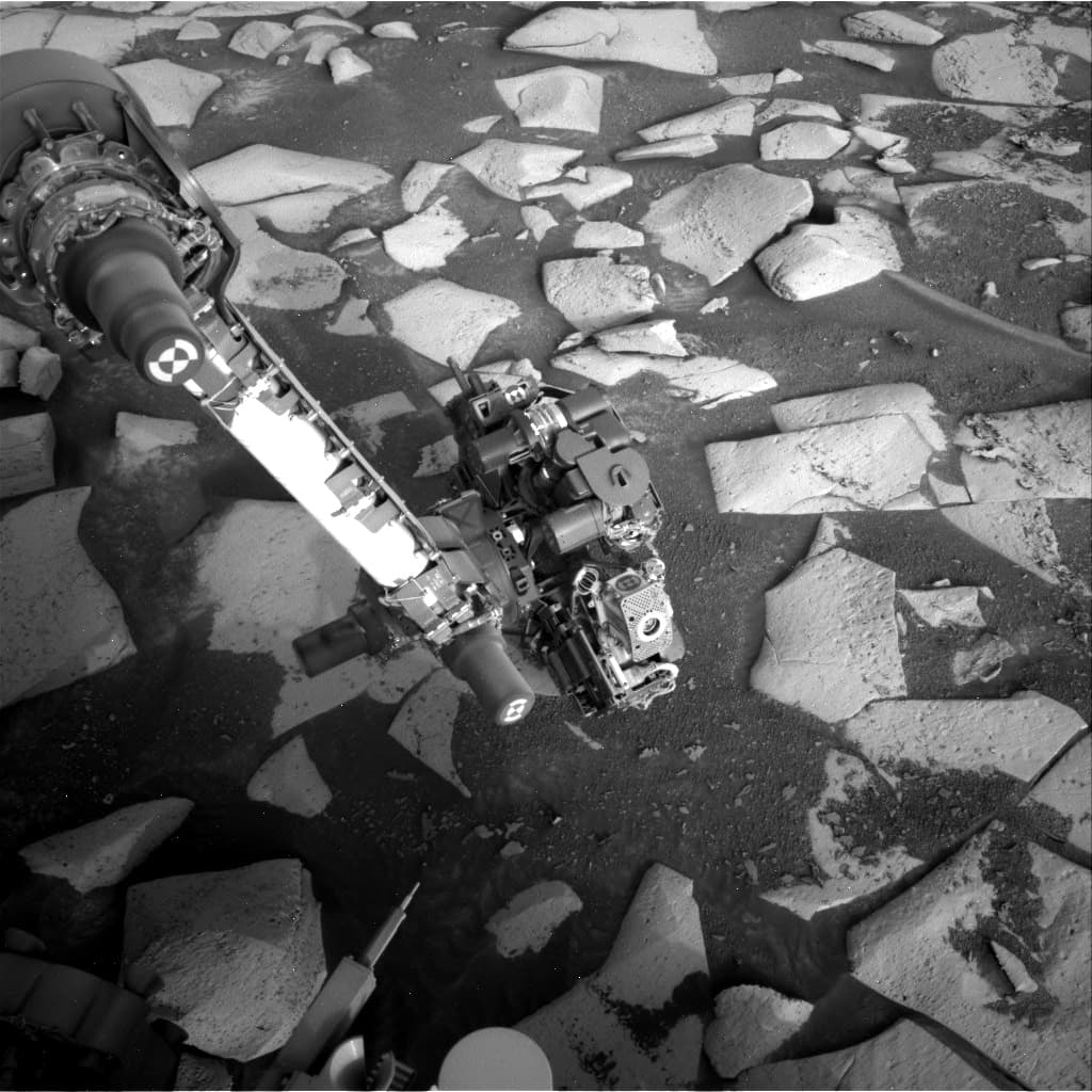 Mars image captured by NAV_RIGHT_B on Curiosity