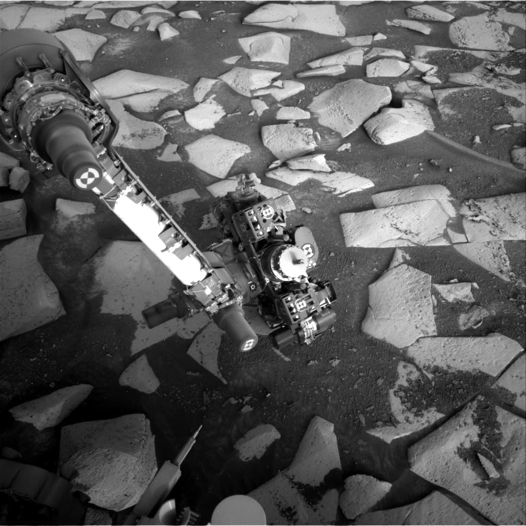 Mars image captured by NAV_RIGHT_B on Curiosity