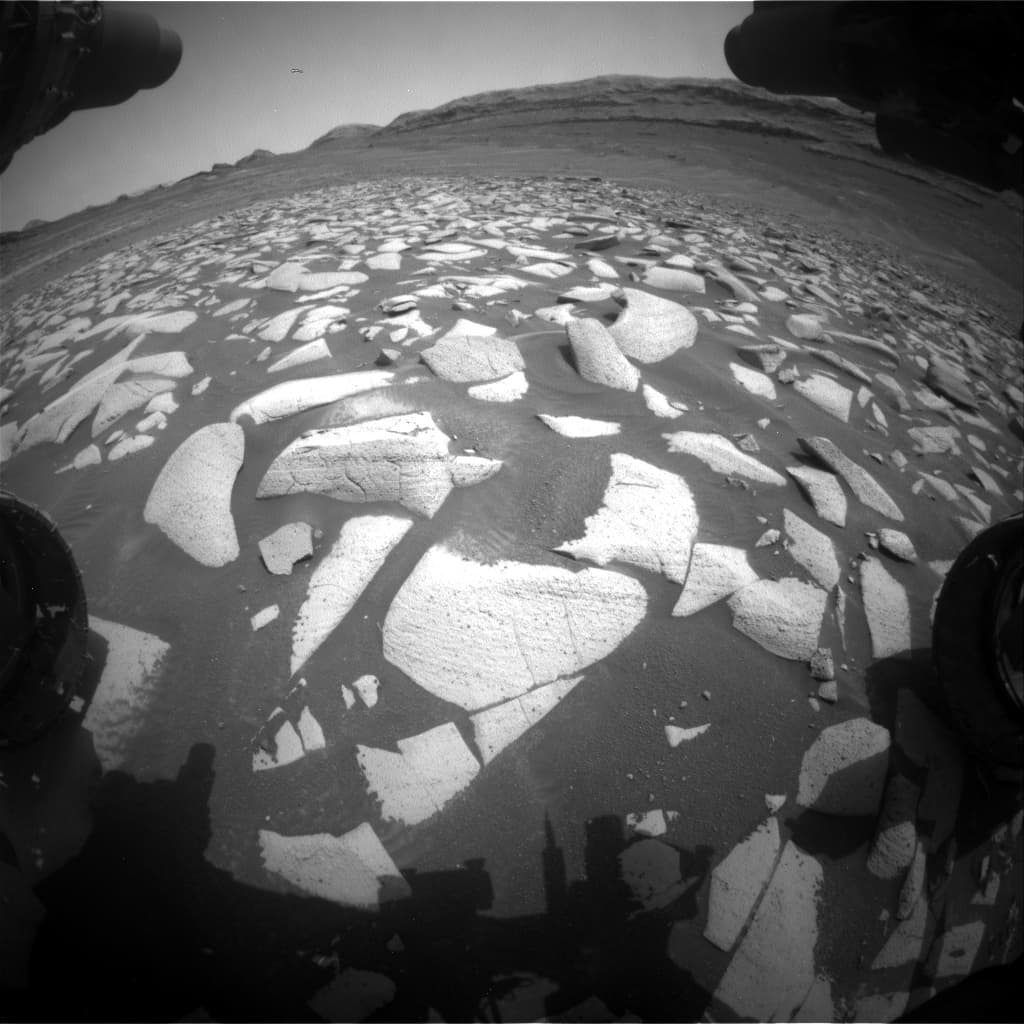 Mars image captured by FHAZ_RIGHT_B on Curiosity