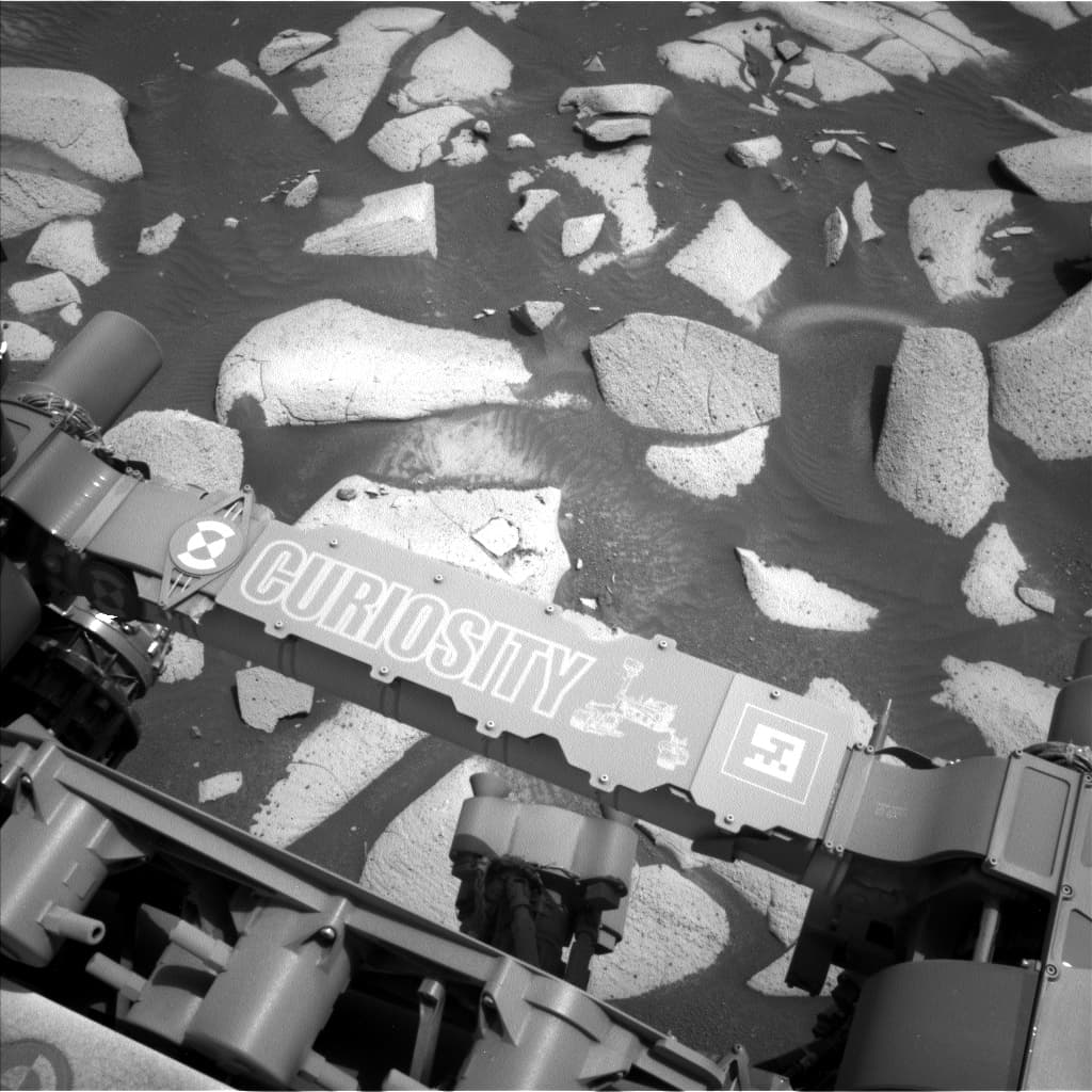 Mars image captured by NAV_LEFT_B on Curiosity