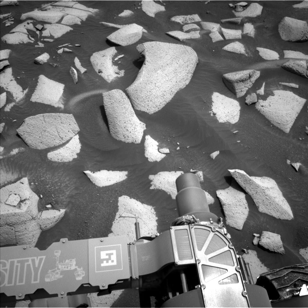 Mars image captured by NAV_LEFT_B on Curiosity