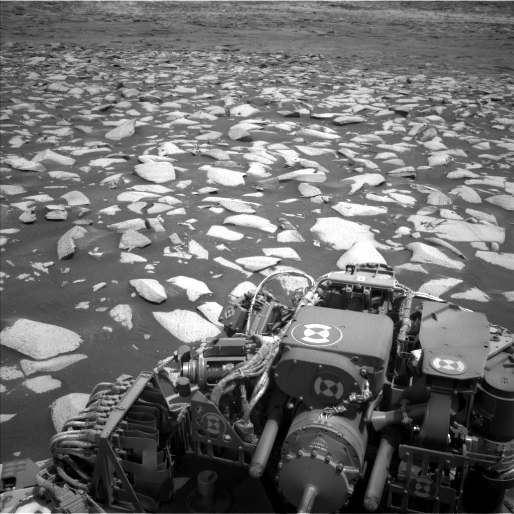 Mars image captured by NAV_LEFT_B on Curiosity