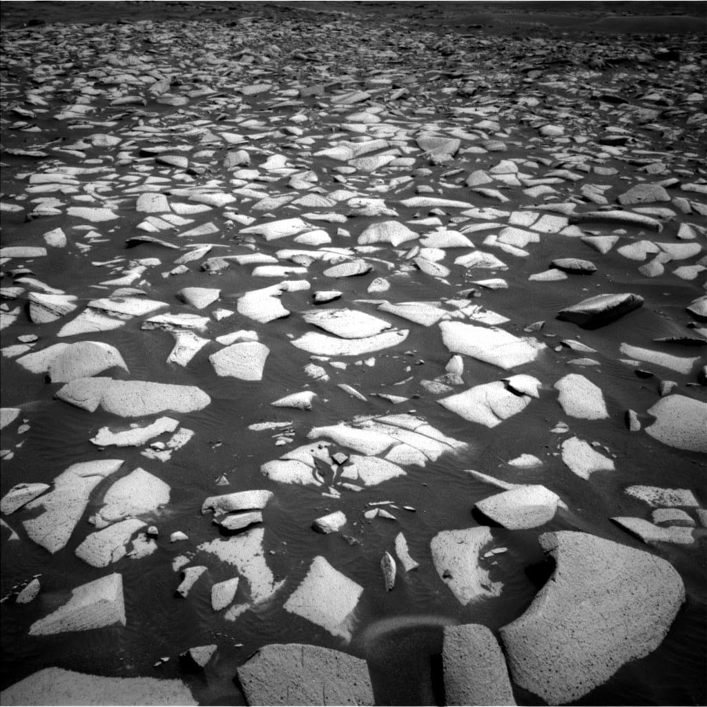 Mars image captured by NAV_LEFT_B on Curiosity