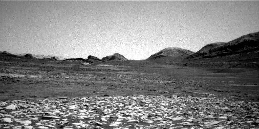 Mars image captured by NAV_LEFT_B on Curiosity